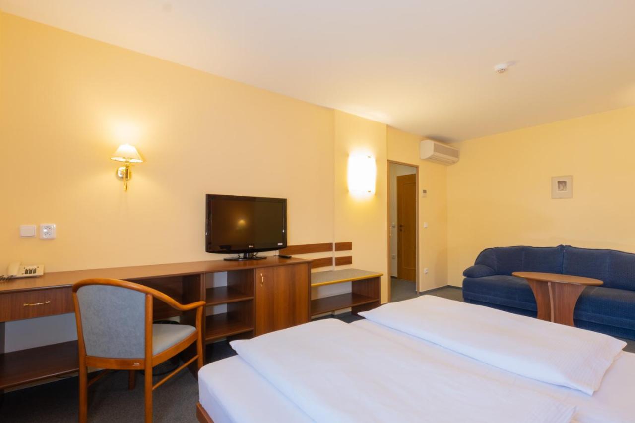 Hotel Могельніце Екстер'єр фото